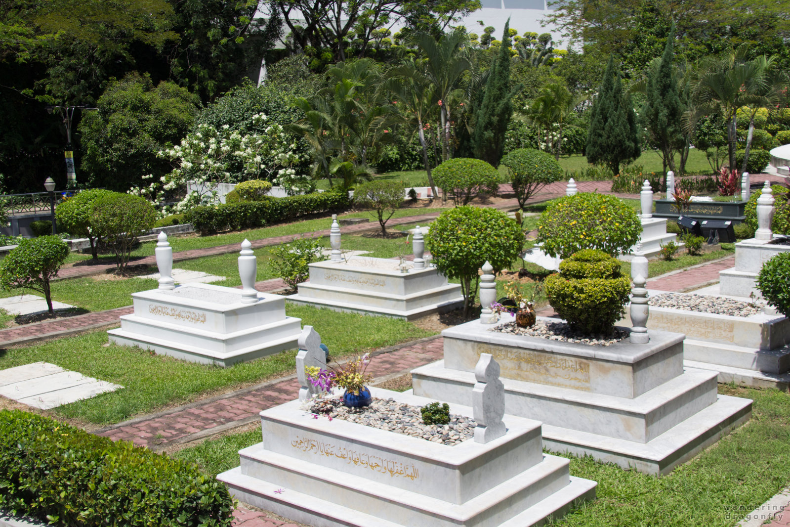 Islamic graveyard -- grave, graveyard, islamic grave, mosque