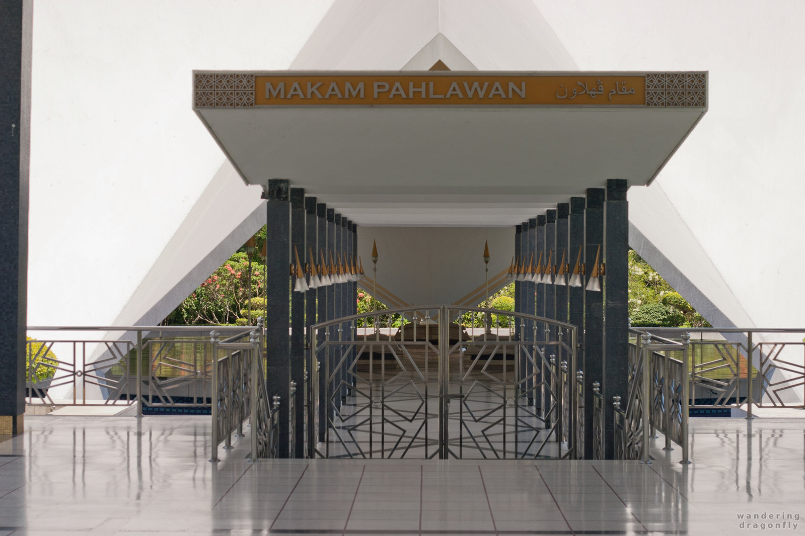 Heroes' Mausoleum -- mausoleum, mosque