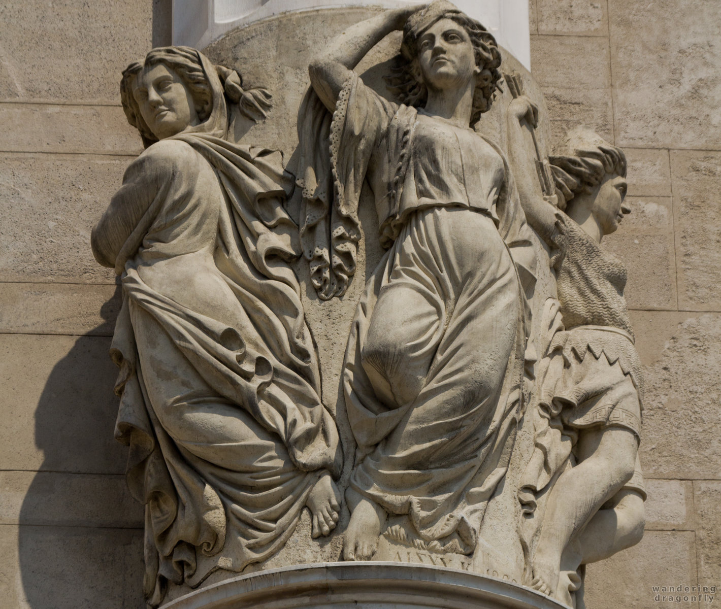 Statue on Vigado building -- statue