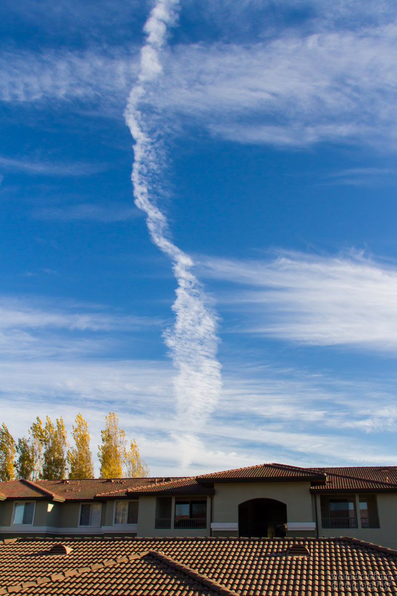 null -- building, cloud, sky, vapour trail