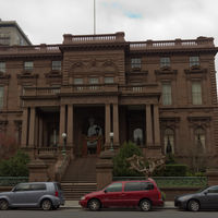 The private social club is located at the top of Nob Hill and it was founded in 1889. This was one of the few structures to survive the San Francisco earthquake and fire of 1906.