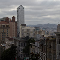 The picture was taken at the intersection of Mason and California Street. The huge height differences and the steepness of the streets are just amazing.