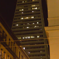 … as viewed from the California Street.
The cap is indirectly illuminated from within.